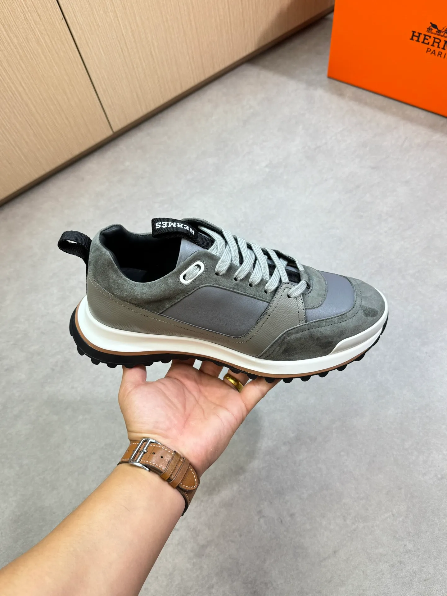Men's shoes 💰740 [HERMES] Hermès - High-end quality original single casual sports shoes - Upper: 🔝 Nappa calfskin, palm-print cowhide, suede sheepskin leather, tongue. Heel. Brand logo webbing - Lining: brand canvas, foot pad; water-dyed cowhide - Outsole: ultra-light T men's shoes 💰U foam rubber; two-color molded outsole -Ultra-high quality control·Fine workmanship: highlighted (high-end·nobility·grade) -Size: 39-44 (38, 45, can be customized)·0118